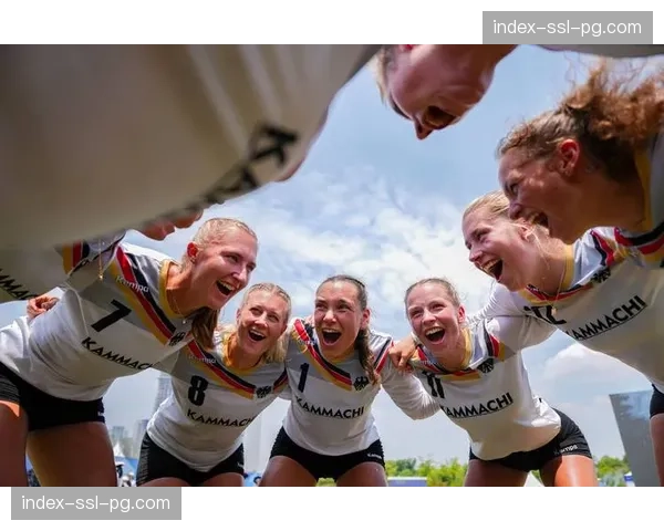 铜牌争夺战：失利者赛后与获胜者相互鞠躬致敬，掌声雷动